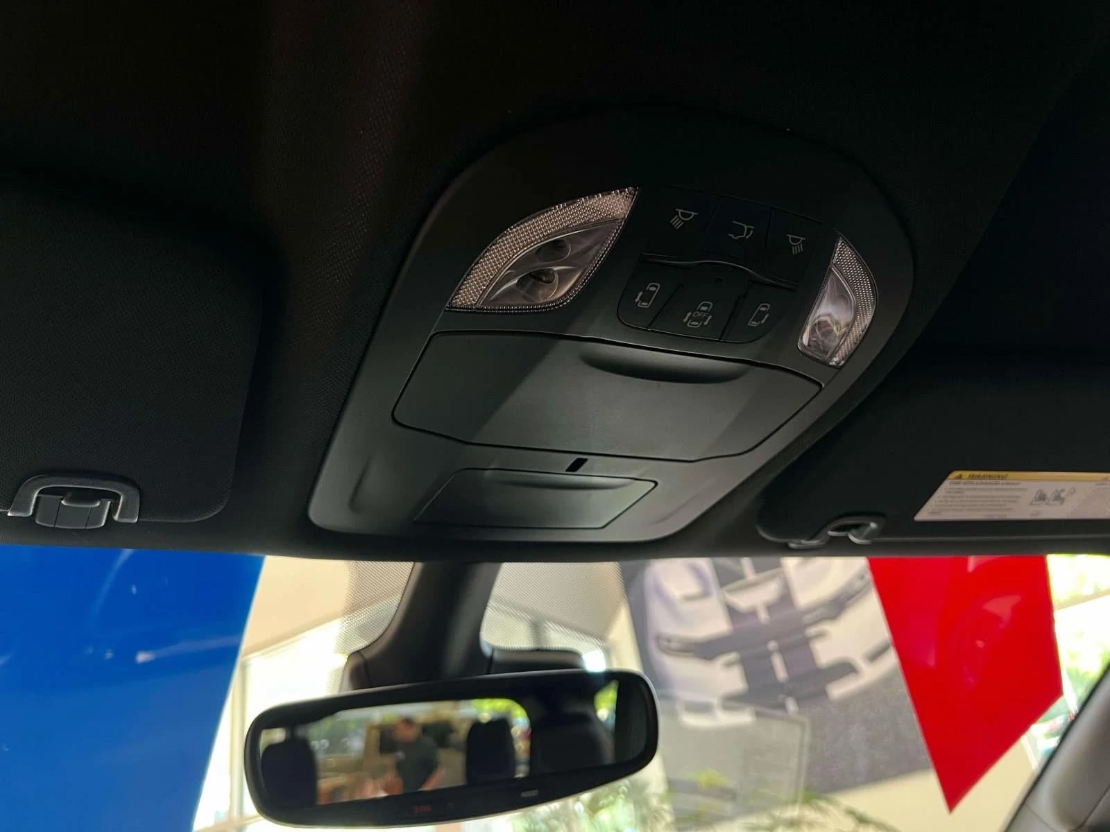 Chrysler Pacifica Select FWD 2027 — side view