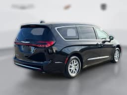 Chrysler Pacifica Select FWD 2026 — side view