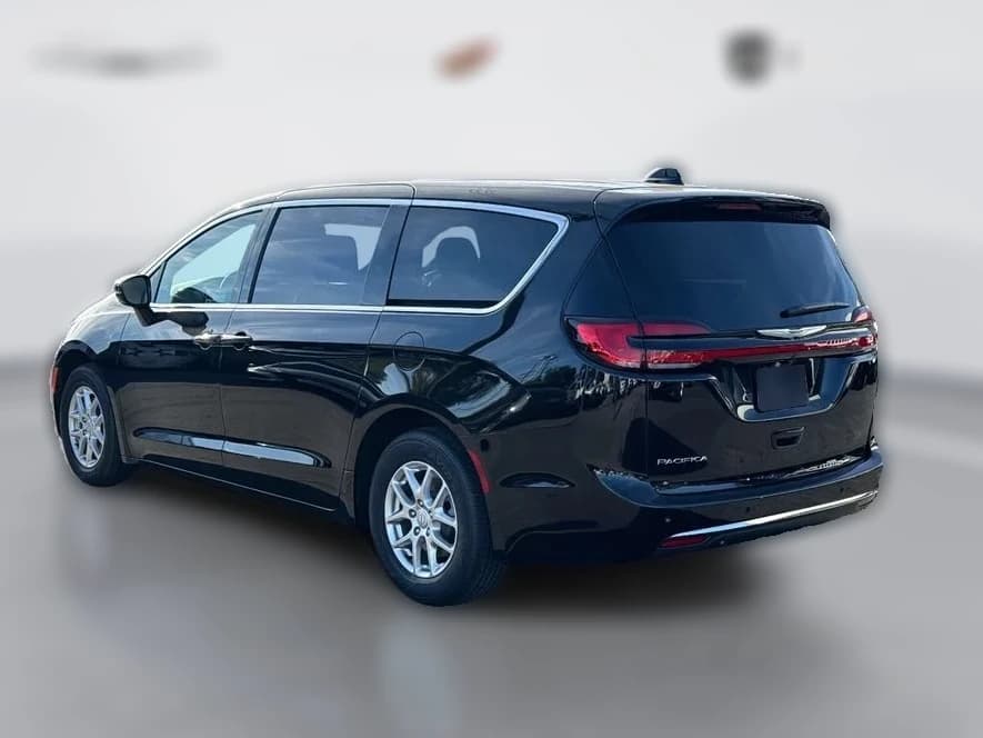 Chrysler Pacifica Select FWD 2026 — side view