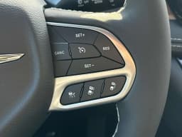 Chrysler Pacifica Select FWD 2026 — side view