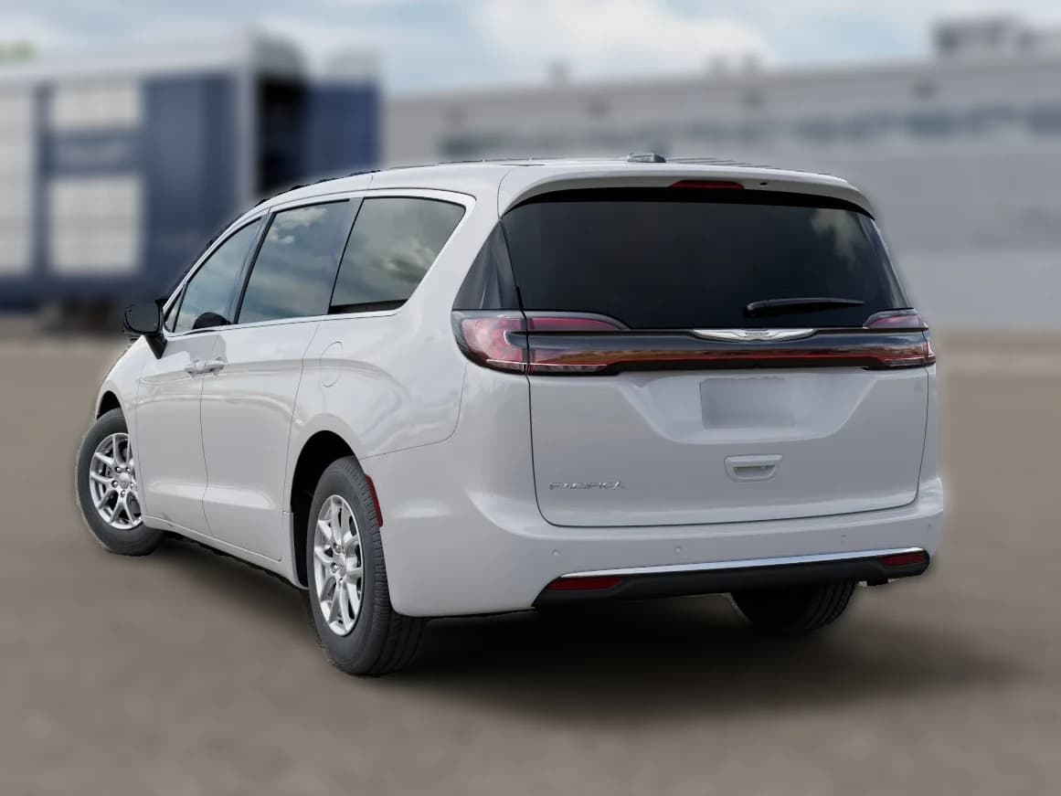 Chrysler Pacifica Select FWD 2026 — side view