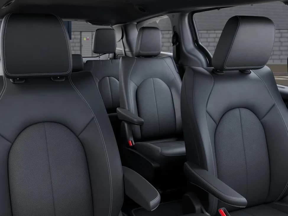 Chrysler Pacifica Select FWD 2026 — side view