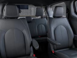 Chrysler Pacifica Select FWD 2026 — side view