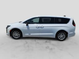 Chrysler Pacifica Select FWD 2027 — side view