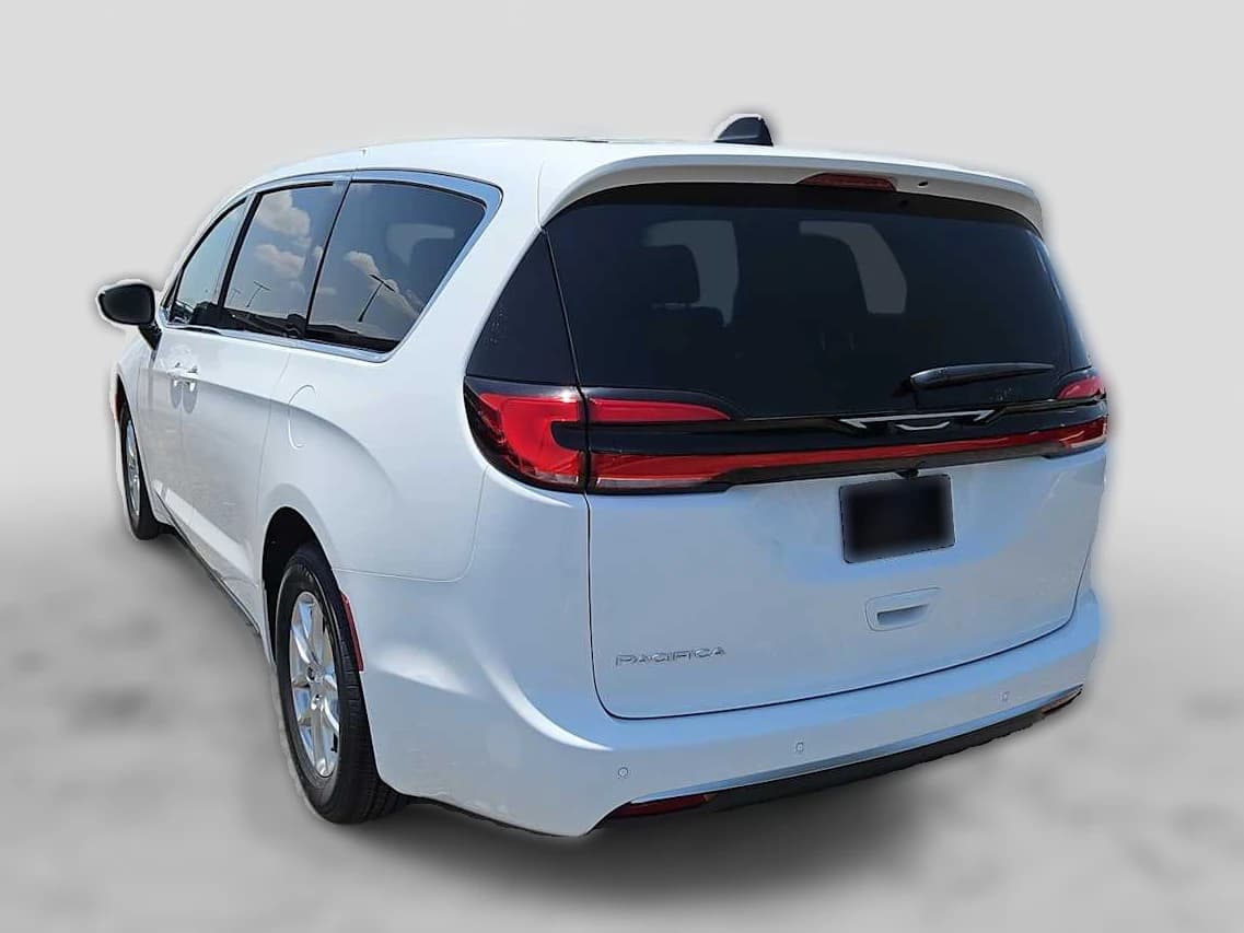 Chrysler Pacifica Select FWD 2027 — side view