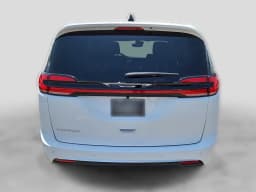 Chrysler Pacifica Select FWD 2027 — side view