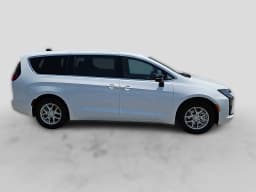 Chrysler Pacifica Select FWD 2027 — side view