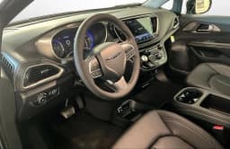 Chrysler Pacifica Select FWD 2026 — side view