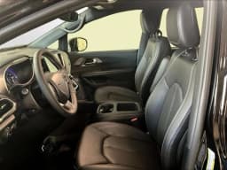 Chrysler Pacifica Select FWD 2026 — side view