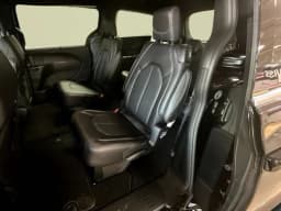 Chrysler Pacifica Select FWD 2026 — side view