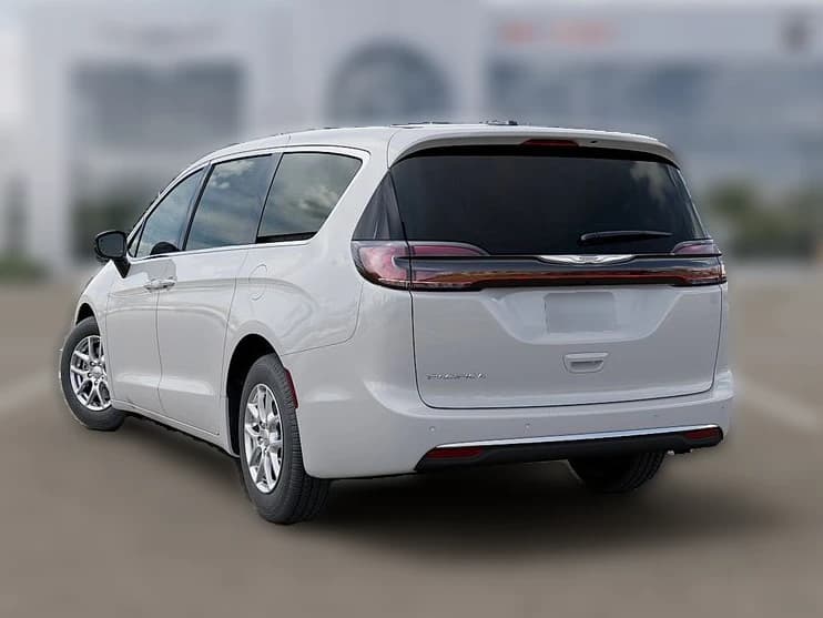 Chrysler Pacifica Select FWD 2026 — side view