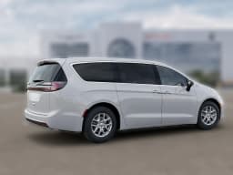 Chrysler Pacifica Select FWD 2026 — side view