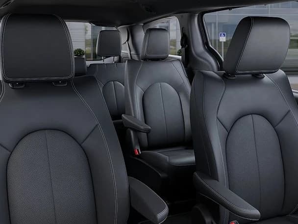 Chrysler Pacifica Select FWD 2026 — side view