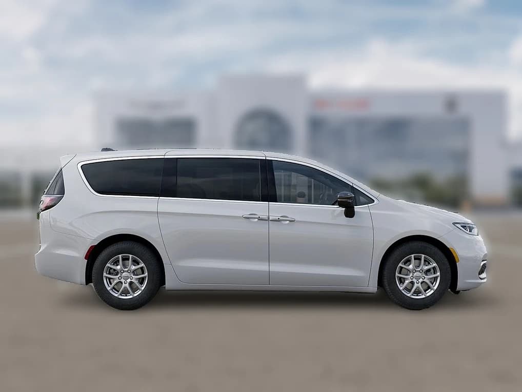 Chrysler Pacifica Select FWD 2026 — side view