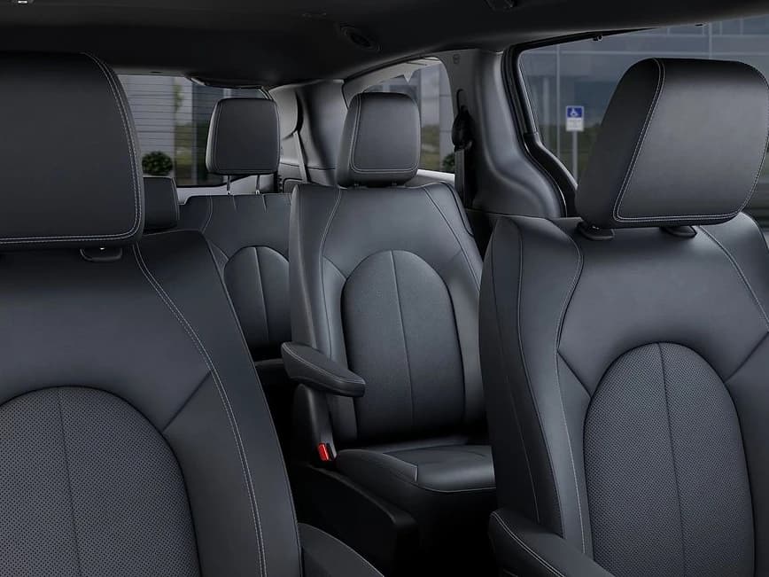 Chrysler Pacifica Select FWD 2026 — side view
