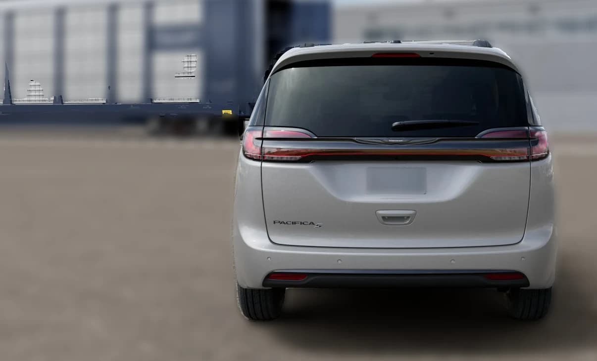 Chrysler Pacifica Select FWD 2026 — side view