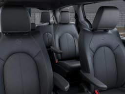 Chrysler Pacifica Select FWD 2026 — side view