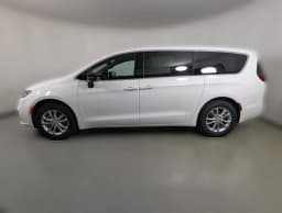 Chrysler Pacifica Select FWD 2026 — side view