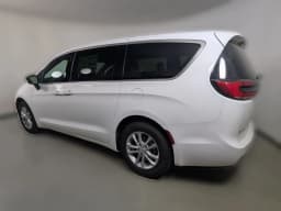 Chrysler Pacifica Select FWD 2026 — side view