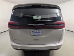 Chrysler Pacifica Select FWD 2026 — side view