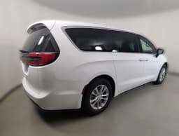 Chrysler Pacifica Select FWD 2026 — side view