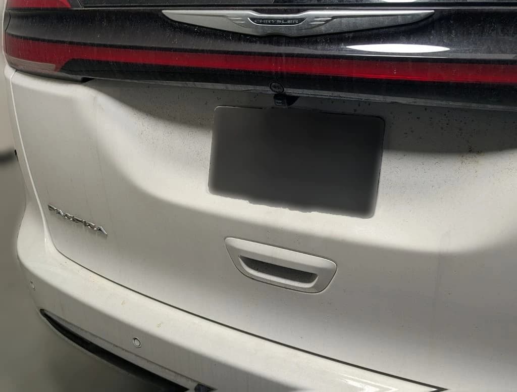 Chrysler Pacifica Select FWD 2026 — side view