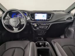 Chrysler Pacifica Select FWD 2026 — side view