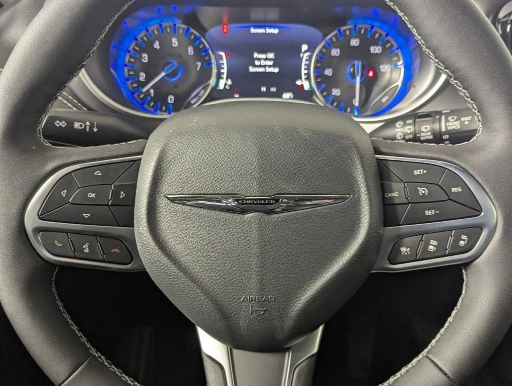 Chrysler Pacifica Select FWD 2026 — side view