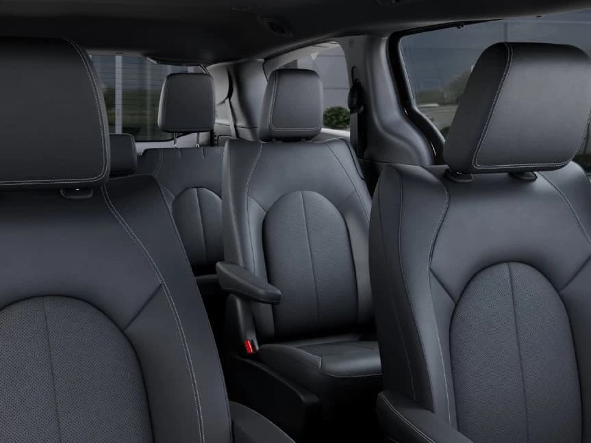 Chrysler Pacifica Select FWD 2026 — side view