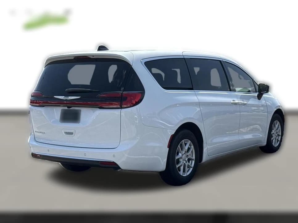 Chrysler Pacifica Select FWD 2026 — side view