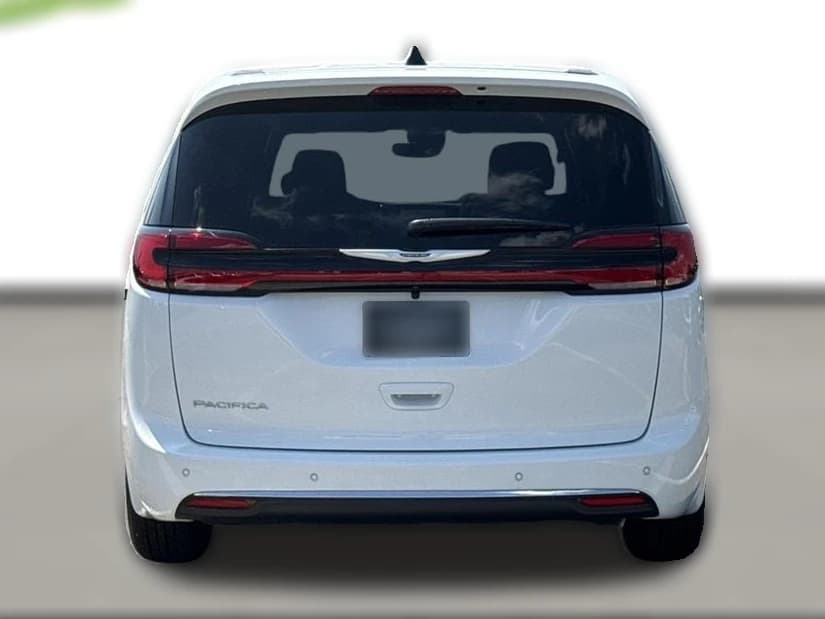 Chrysler Pacifica Select FWD 2026 — side view