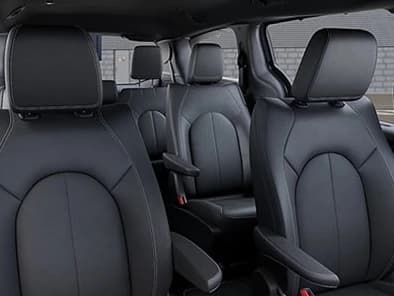 Chrysler Pacifica Select FWD 2026 — side view