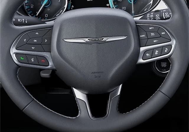 Chrysler Pacifica Select FWD 2026 — side view