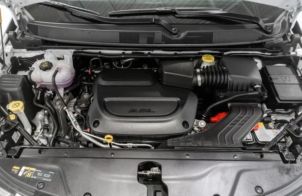 Chrysler Pacifica Select FWD 2026 — side view