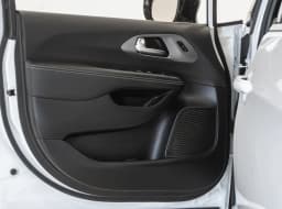 Chrysler Pacifica Select FWD 2026 — side view