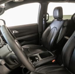 Chrysler Pacifica Select FWD 2026 — side view