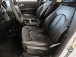 Chrysler Pacifica Select FWD 2026 — side view