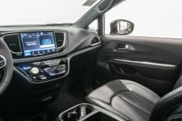 Chrysler Pacifica Select FWD 2026 — side view