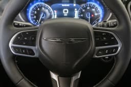 Chrysler Pacifica Select FWD 2026 — side view
