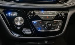 Chrysler Pacifica Select FWD 2026 — side view
