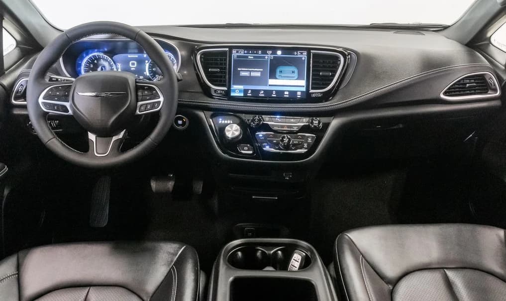 Chrysler Pacifica Select FWD 2026 — side view