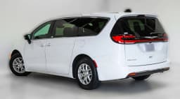 Chrysler Pacifica Select FWD 2026 — side view