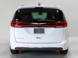 Chrysler Pacifica Select FWD 2026 — side view