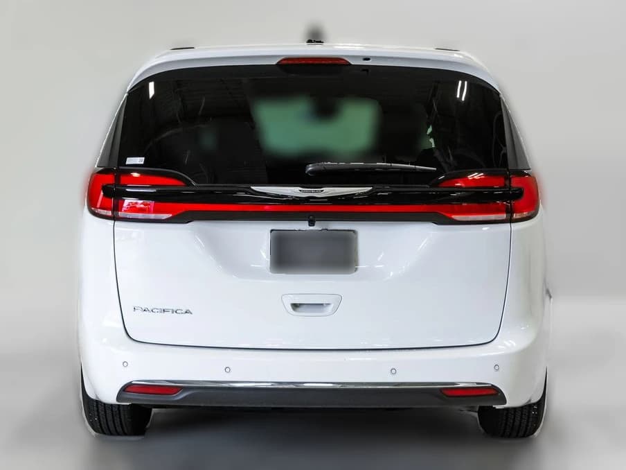 Chrysler Pacifica Select FWD 2026 — side view
