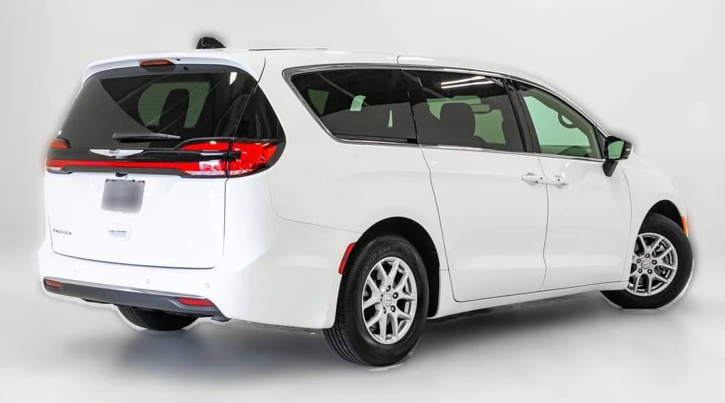 Chrysler Pacifica Select FWD 2026 — side view