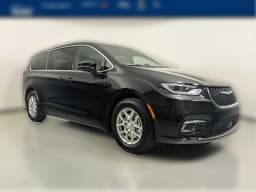 Chrysler Pacifica Select FWD 2026 — side view