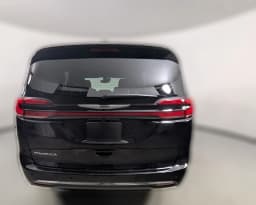 Chrysler Pacifica Select FWD 2026 — side view