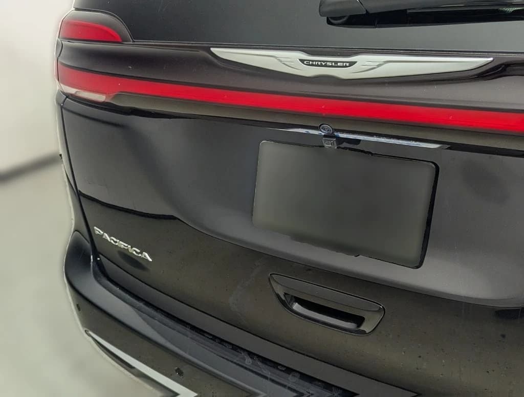 Chrysler Pacifica Select FWD 2026 — side view