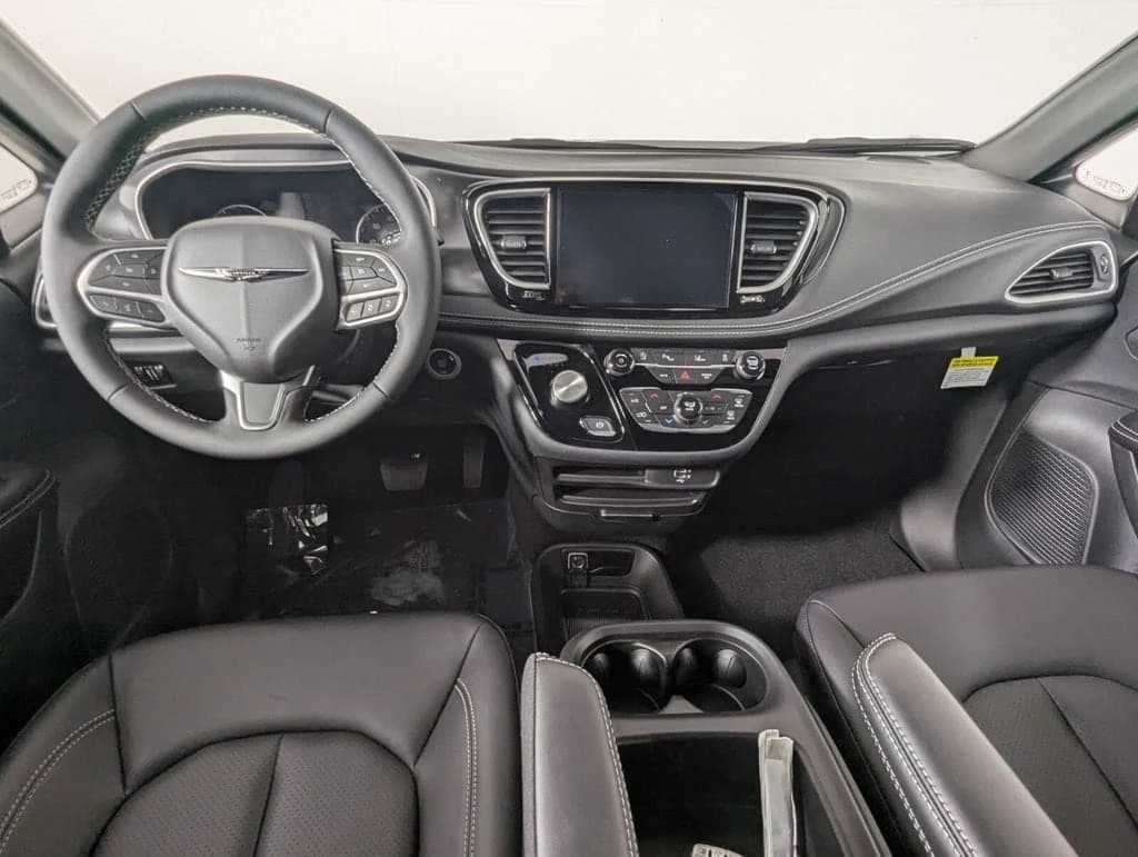 Chrysler Pacifica Select FWD 2026 — side view