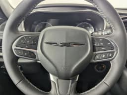Chrysler Pacifica Select FWD 2026 — side view